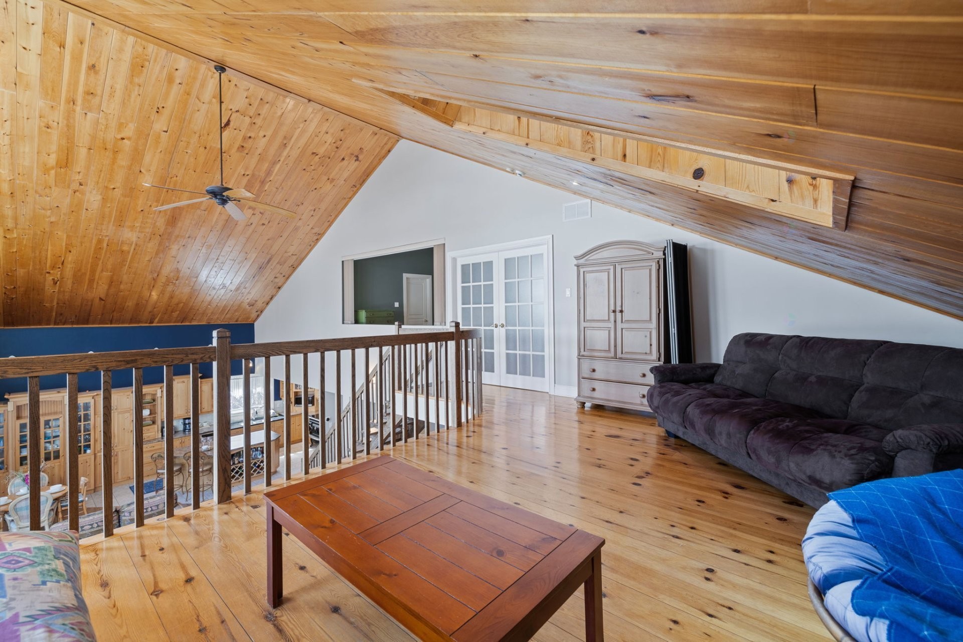 Mezzanine - 42 Ch. Higgins, Low, QC