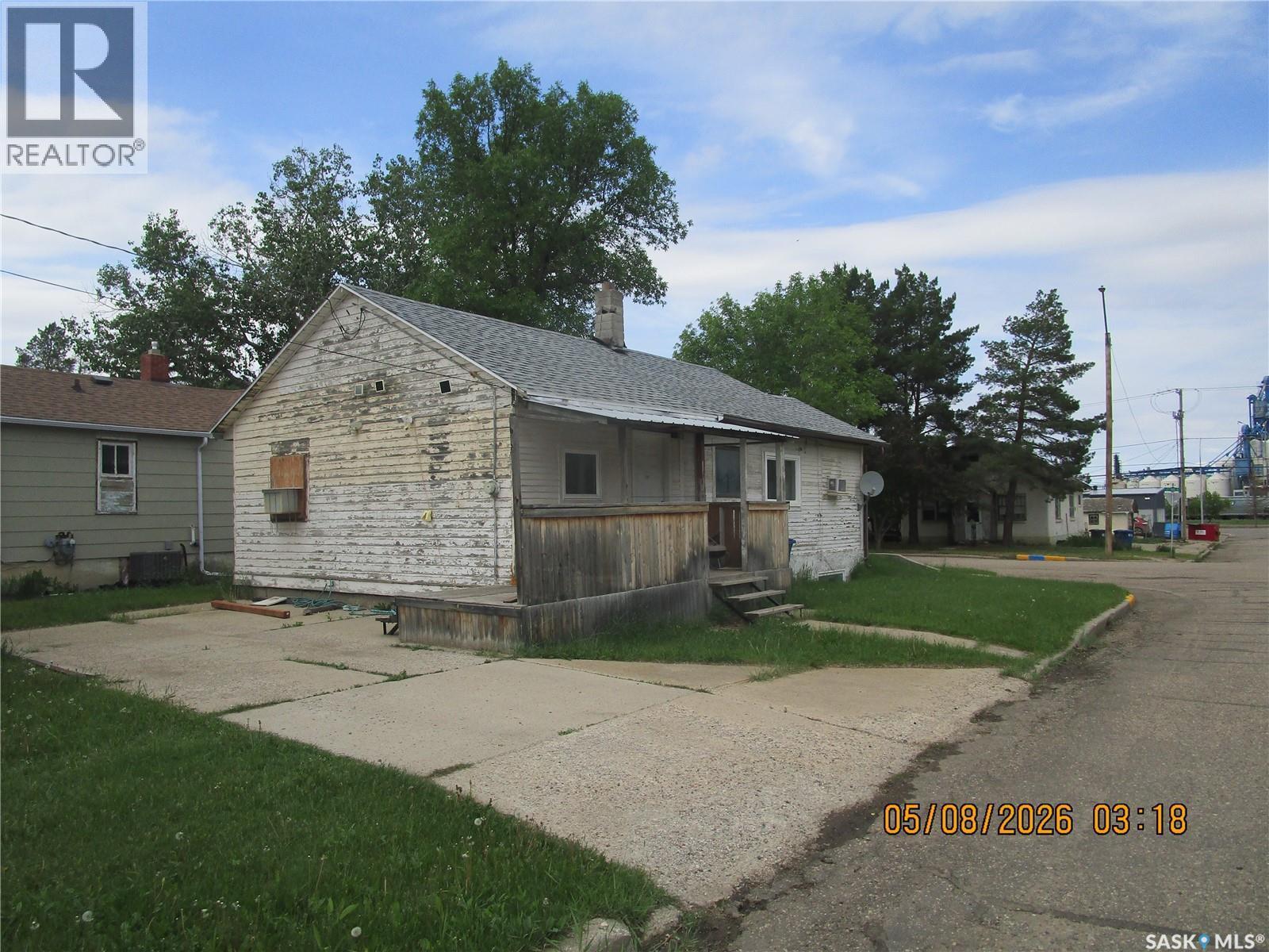 330 2Nd Avenue E, Assiniboia, SK