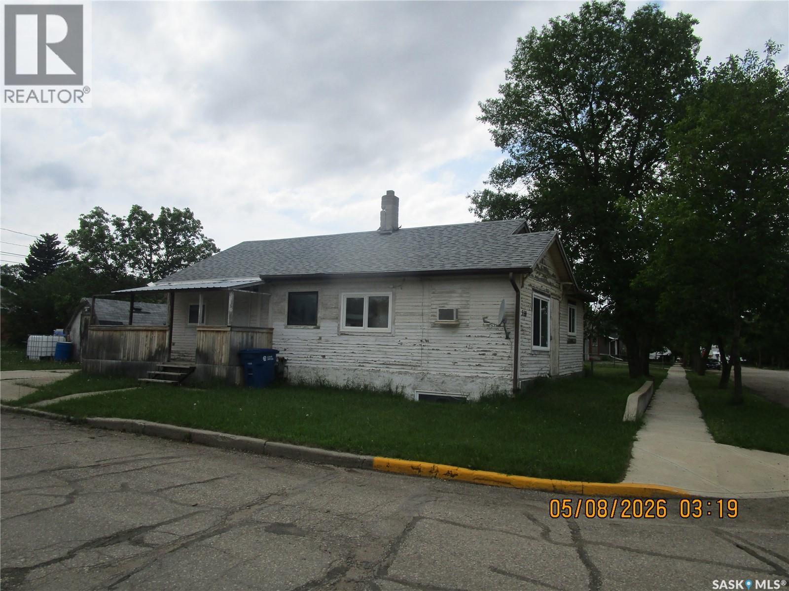 330 2Nd Avenue E, Assiniboia, SK