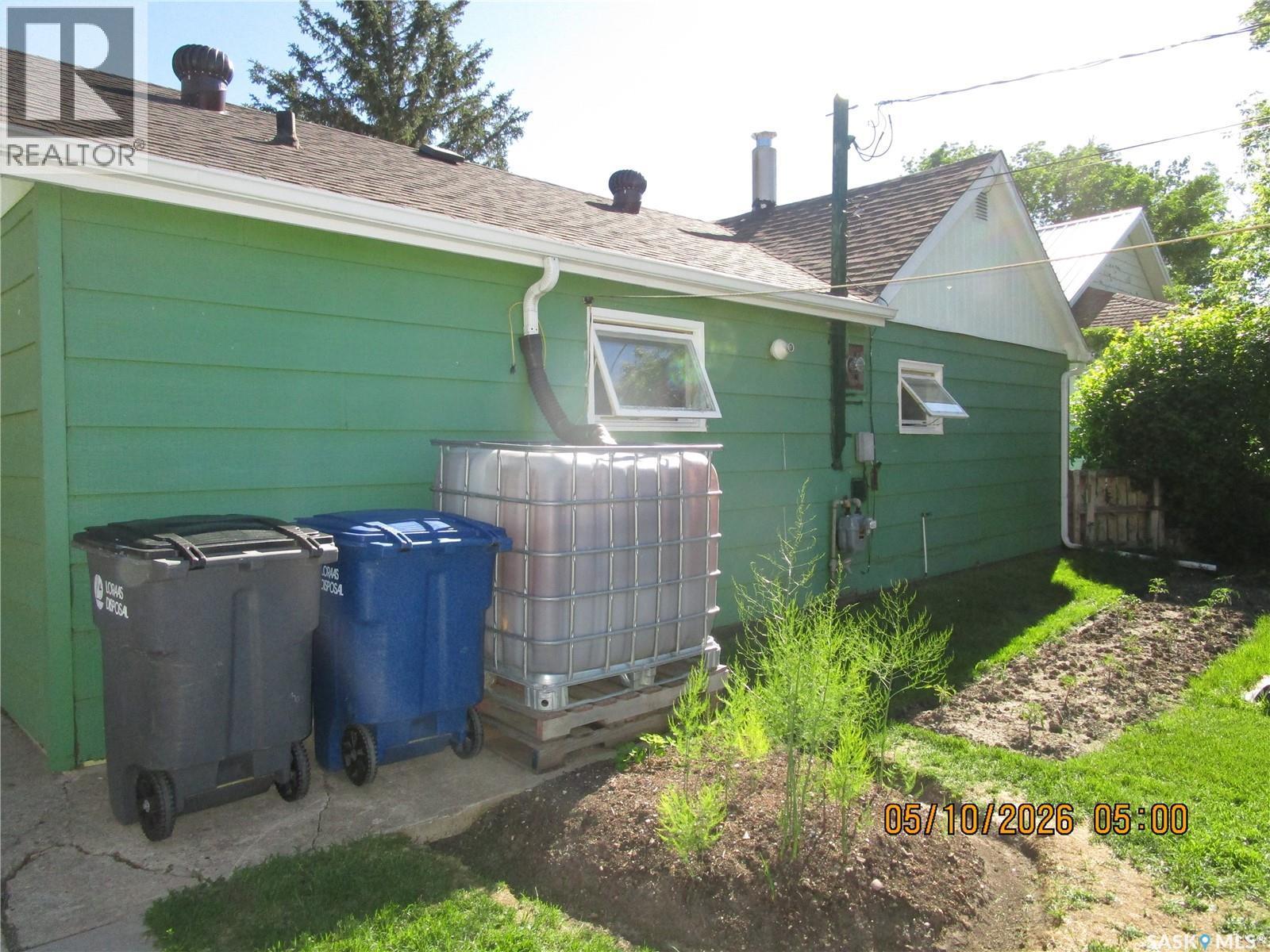 210 7Th Avenue W, Assiniboia, SK