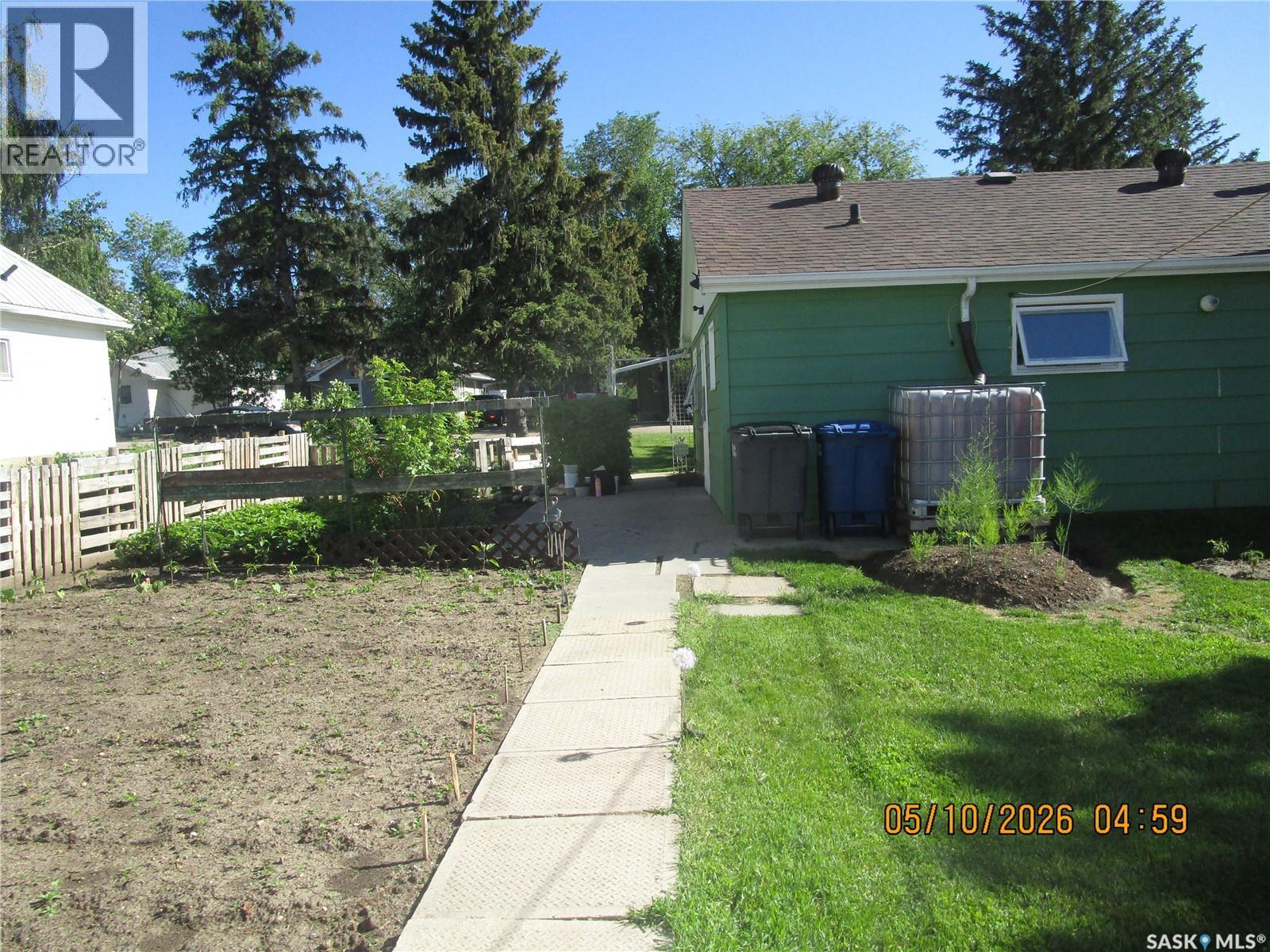 210 7Th Avenue W, Assiniboia, SK