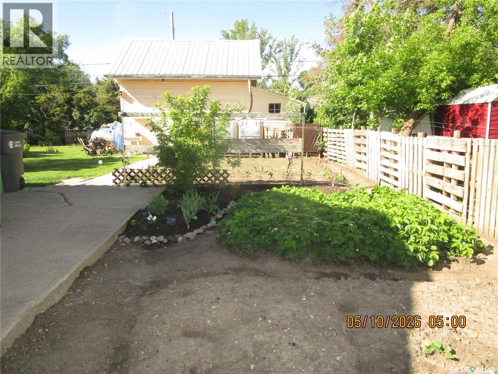 210 7Th Avenue W, Assiniboia, SK