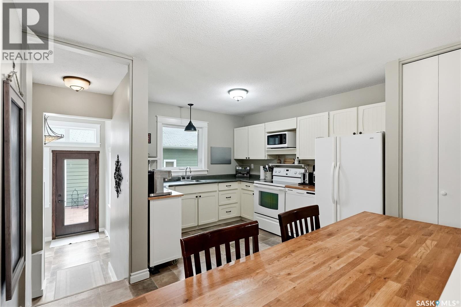328 Carleton Drive, Saskatoon, SK