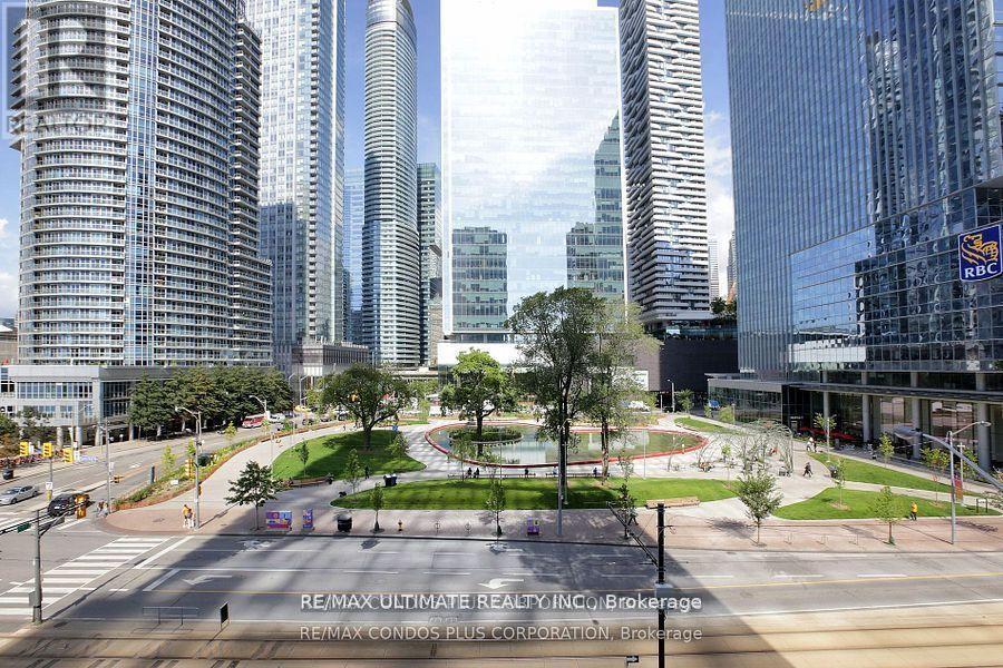 601 - 77 Harbour Square, Toronto, ON