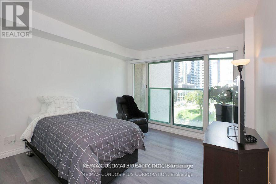 601 - 77 Harbour Square, Toronto, ON