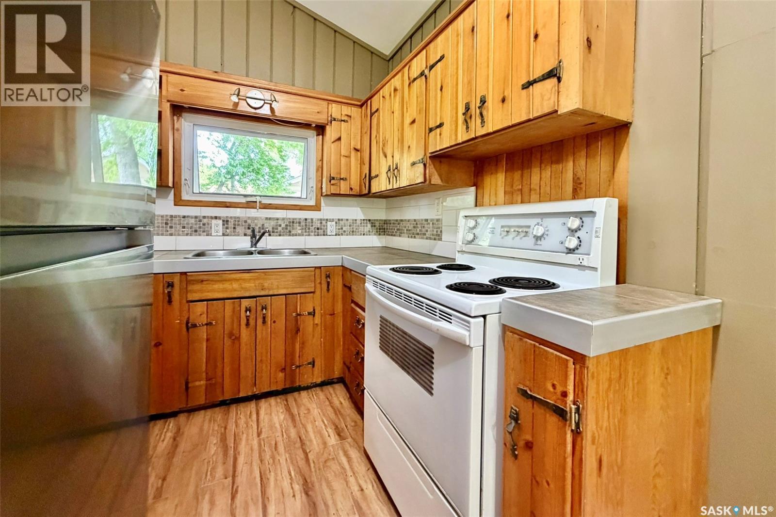 458 7Th Street E, Regina Beach, SK