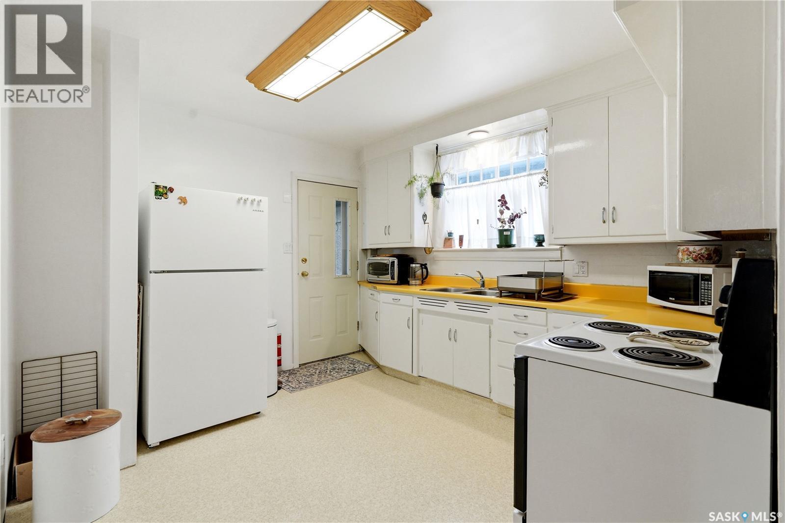 734 10Th Street E, Saskatoon, SK