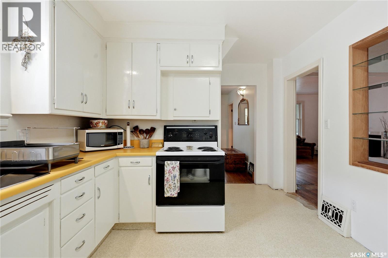 734 10Th Street E, Saskatoon, SK