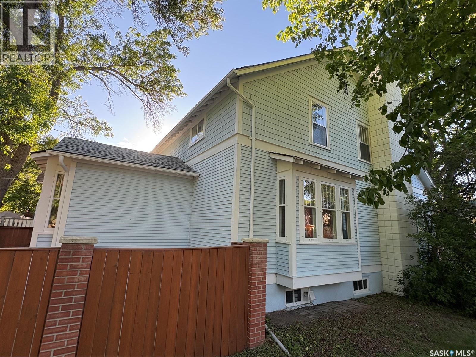 734 10Th Street E, Saskatoon, SK