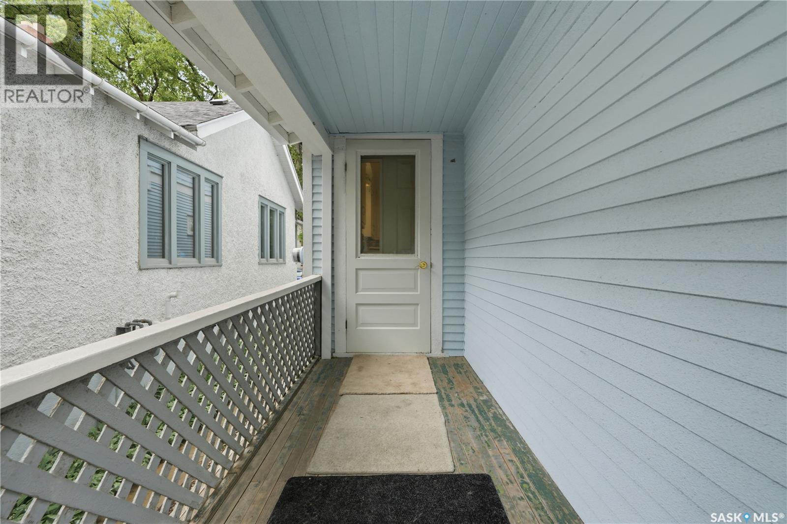 734 10Th Street E, Saskatoon, SK