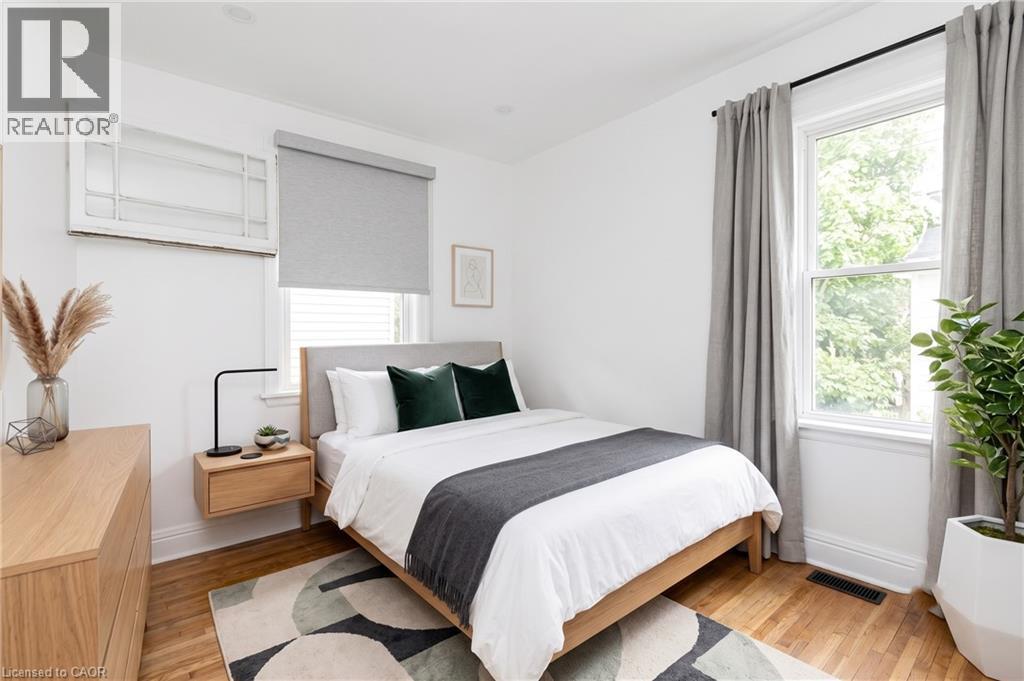 VR Staged - 295 Keswick Court, Hamilton, ON