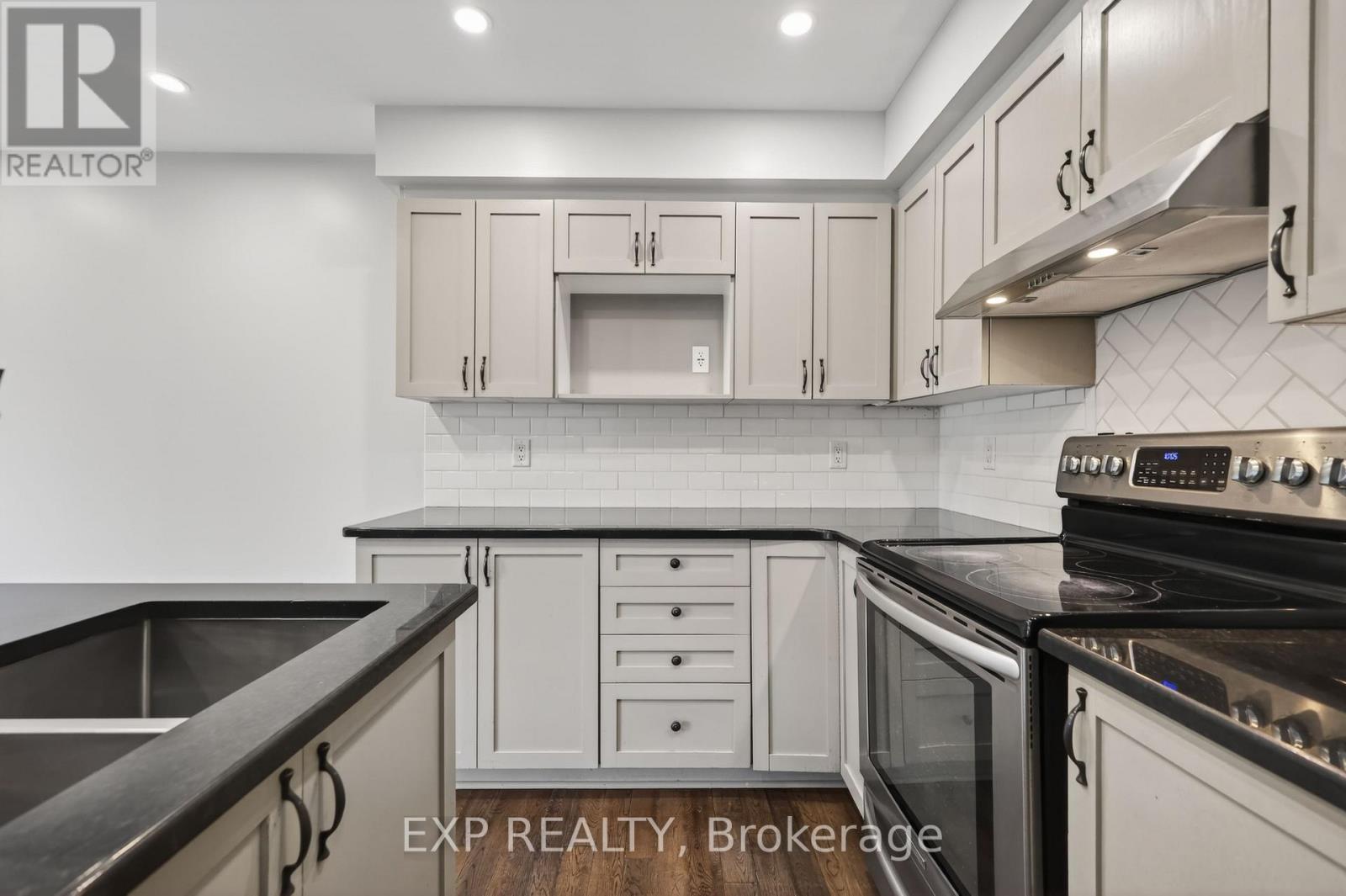 11 Boulder Way, Ottawa, ON