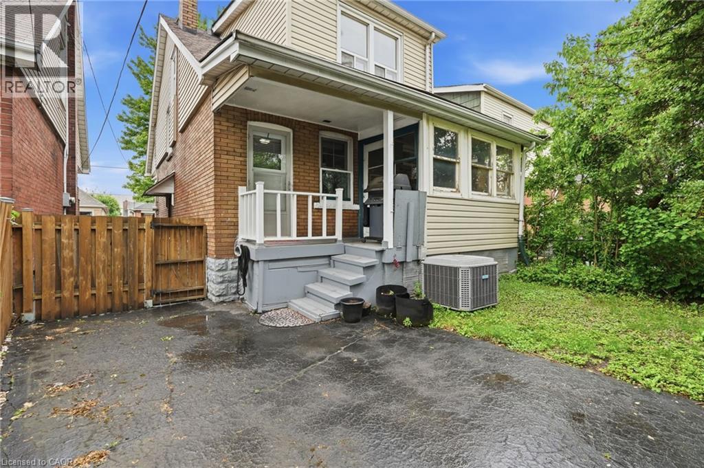 16 Connaught Avenue N, Hamilton, ON