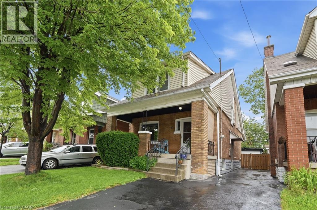 16 Connaught Avenue N, Hamilton, ON