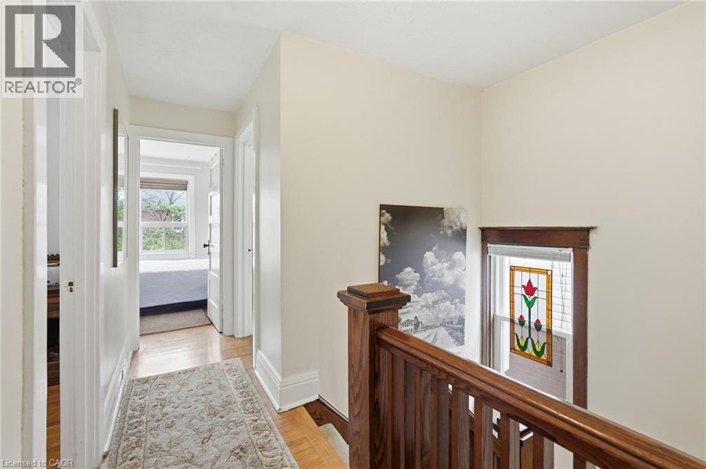 16 Connaught Avenue N, Hamilton, ON