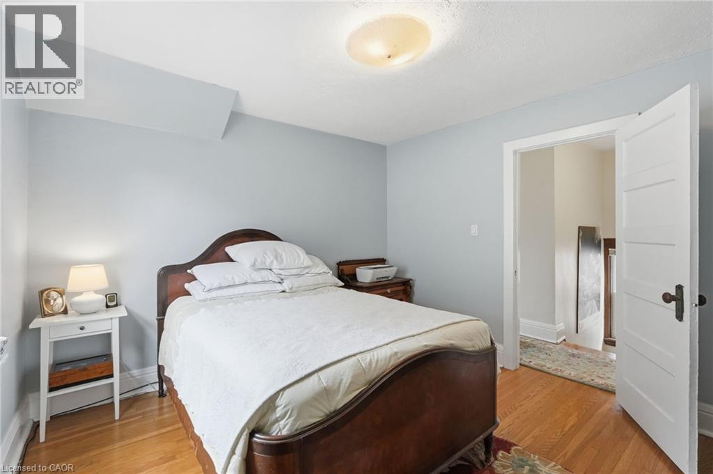 16 Connaught Avenue N, Hamilton, ON