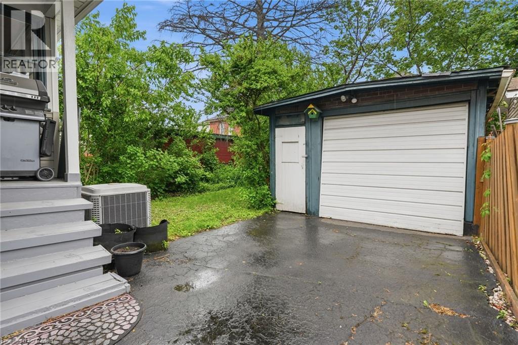 16 Connaught Avenue N, Hamilton, ON