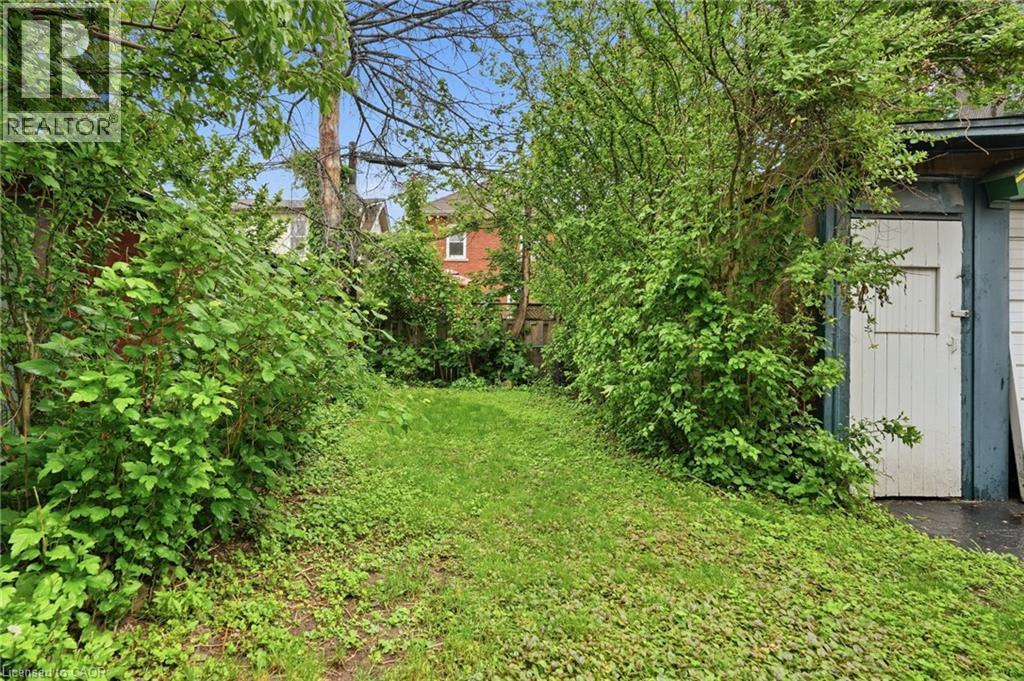 16 Connaught Avenue N, Hamilton, ON