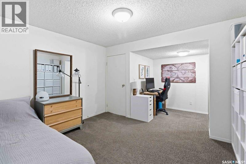 142 Neusch Crescent, Saskatoon, SK