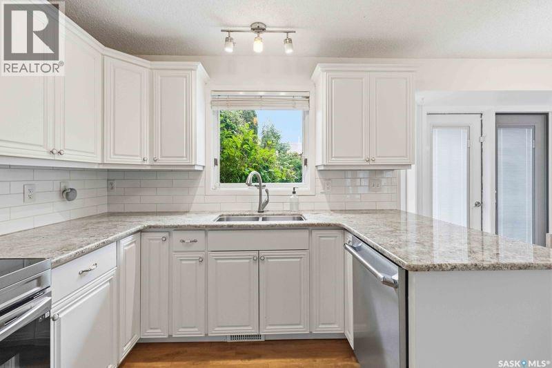 142 Neusch Crescent, Saskatoon, SK