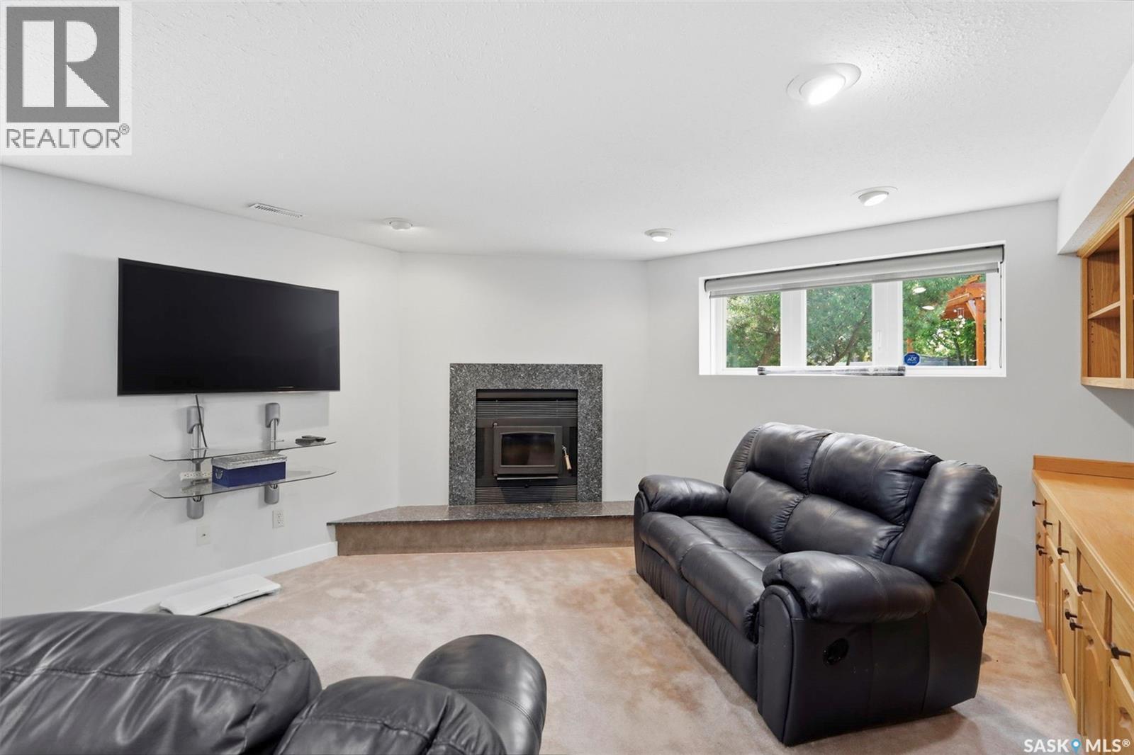 516 Lake Crescent, Saskatoon, SK