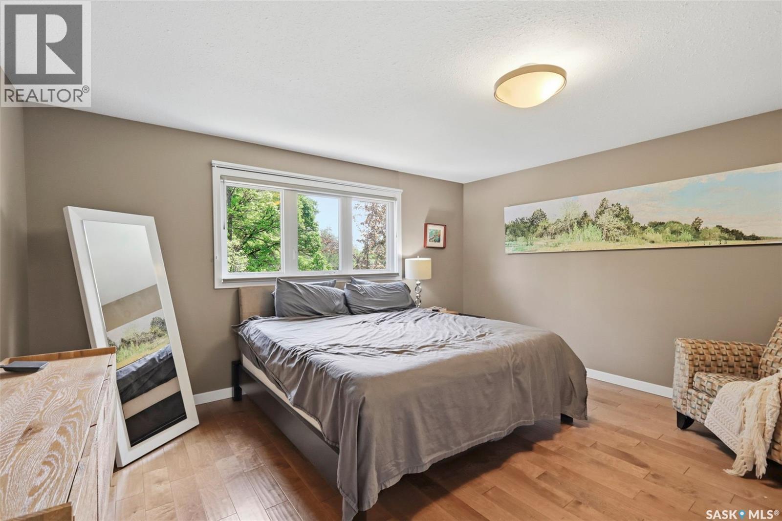 516 Lake Crescent, Saskatoon, SK