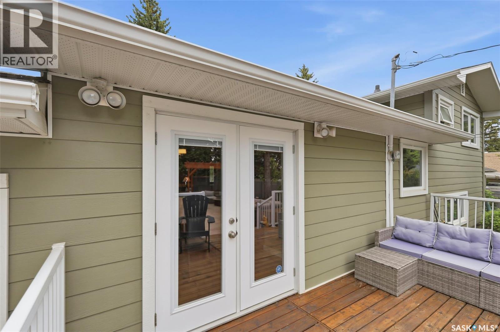 516 Lake Crescent, Saskatoon, SK