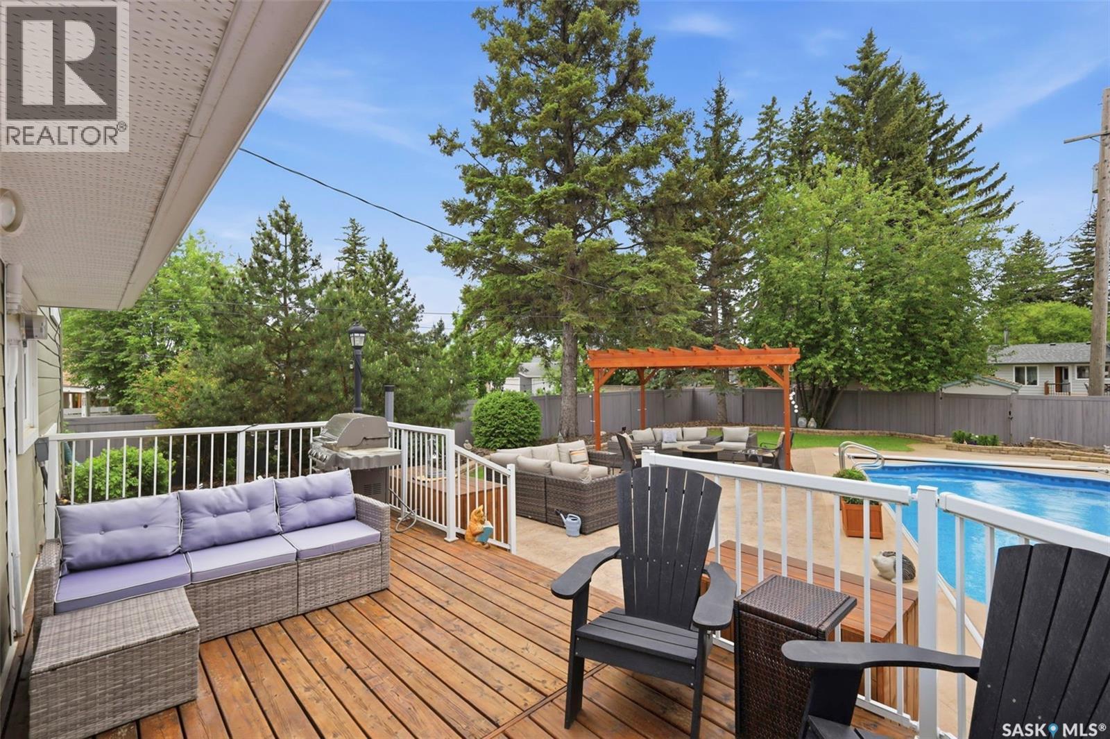 516 Lake Crescent, Saskatoon, SK