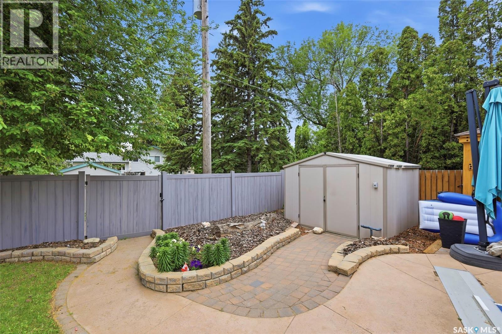 516 Lake Crescent, Saskatoon, SK