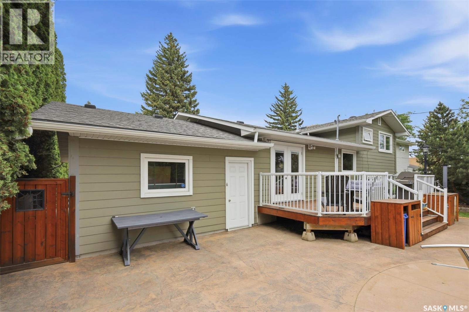 516 Lake Crescent, Saskatoon, SK