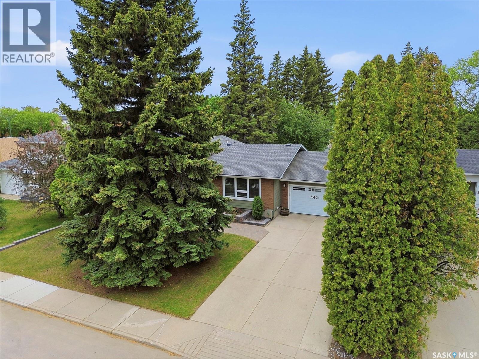 516 Lake Crescent, Saskatoon, SK