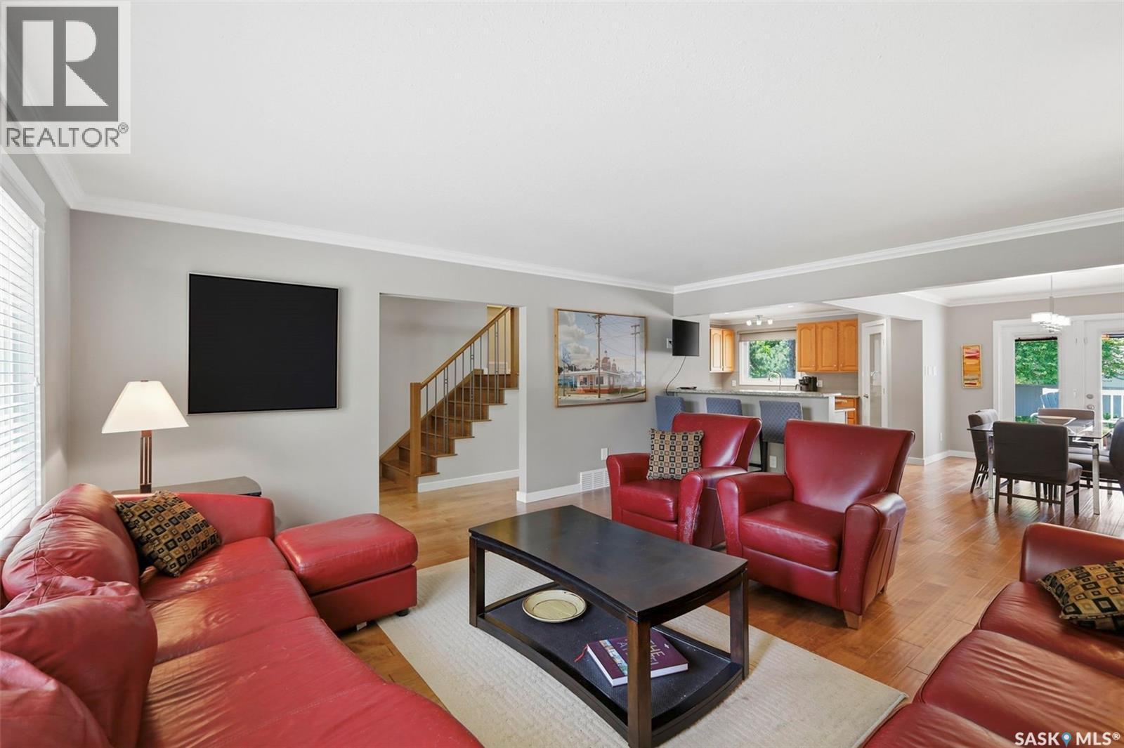 516 Lake Crescent, Saskatoon, SK