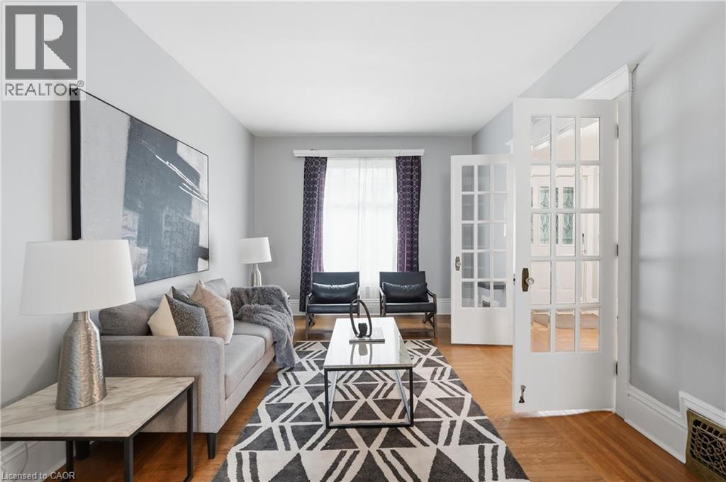 71 Aikman Avenue, Hamilton, ON - Indoor Photo Showing Living Room