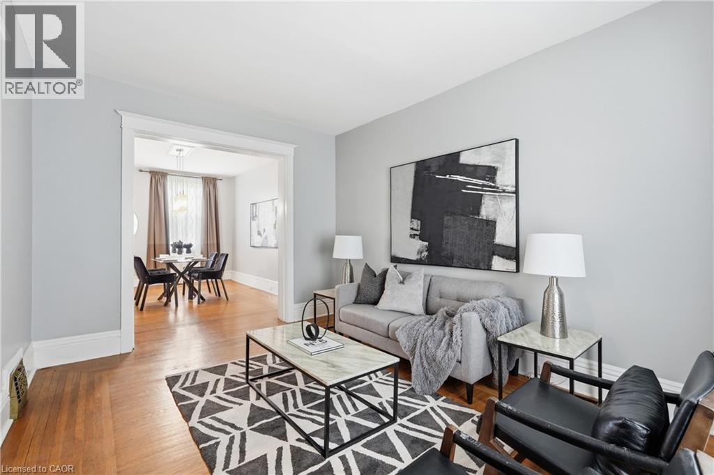 71 Aikman Avenue, Hamilton, ON - Indoor Photo Showing Living Room