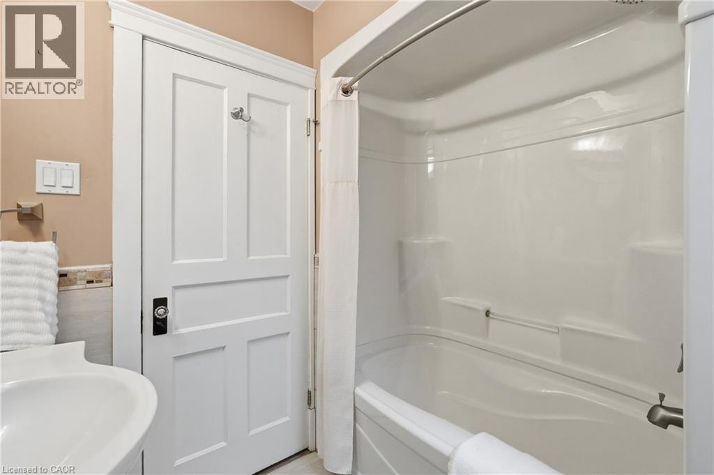 71 Aikman Avenue, Hamilton, ON - Indoor Photo Showing Bathroom