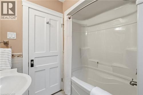 71 Aikman Avenue, Hamilton, ON - Indoor Photo Showing Bathroom