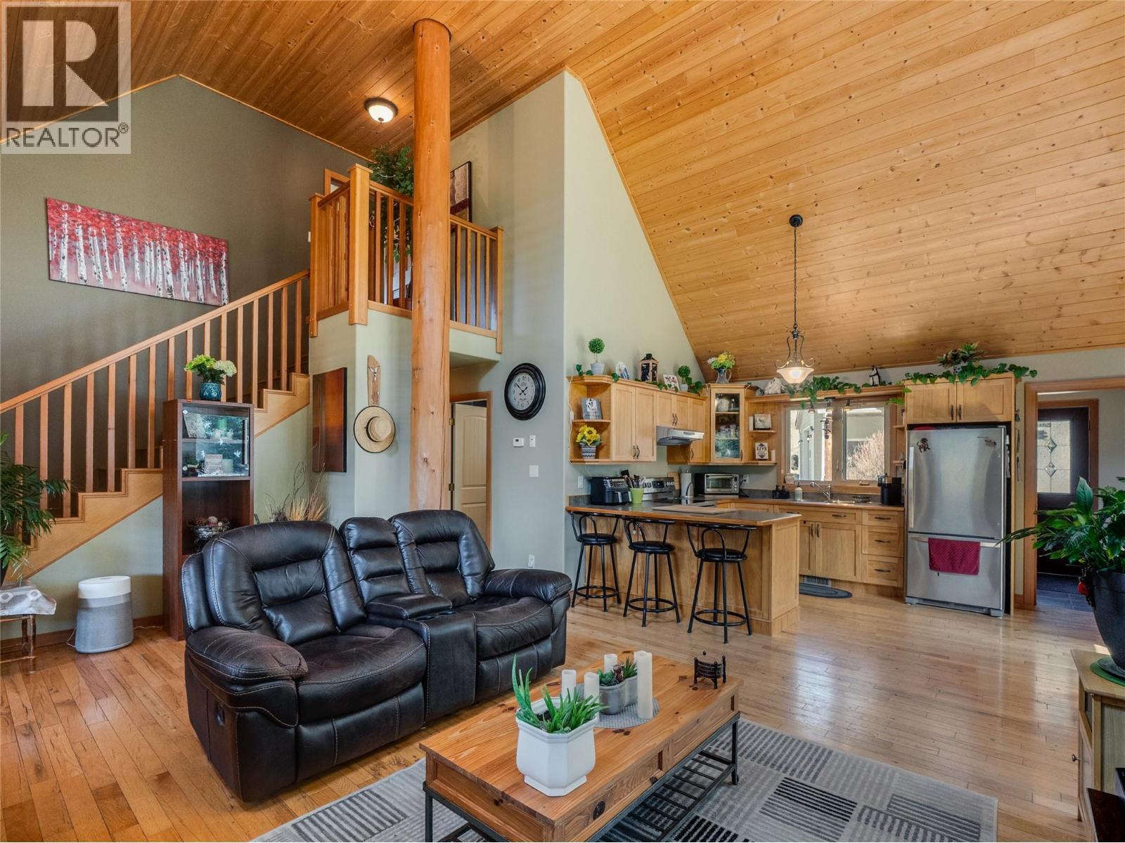 955 Cedar Brae Road, Glade, BC - Indoor Photo Showing Living Room