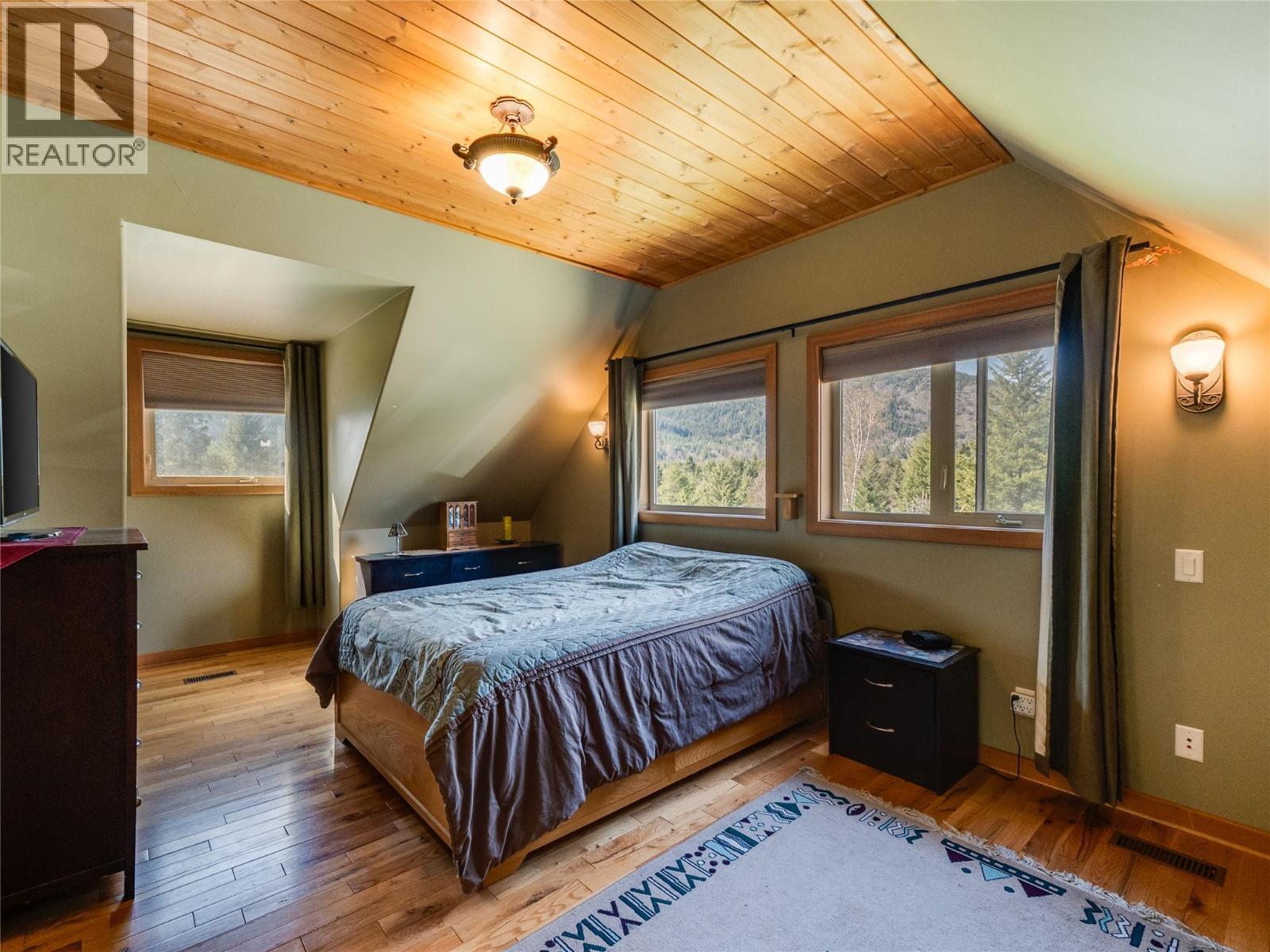 955 Cedar Brae Road, Glade, BC - Indoor Photo Showing Bedroom
