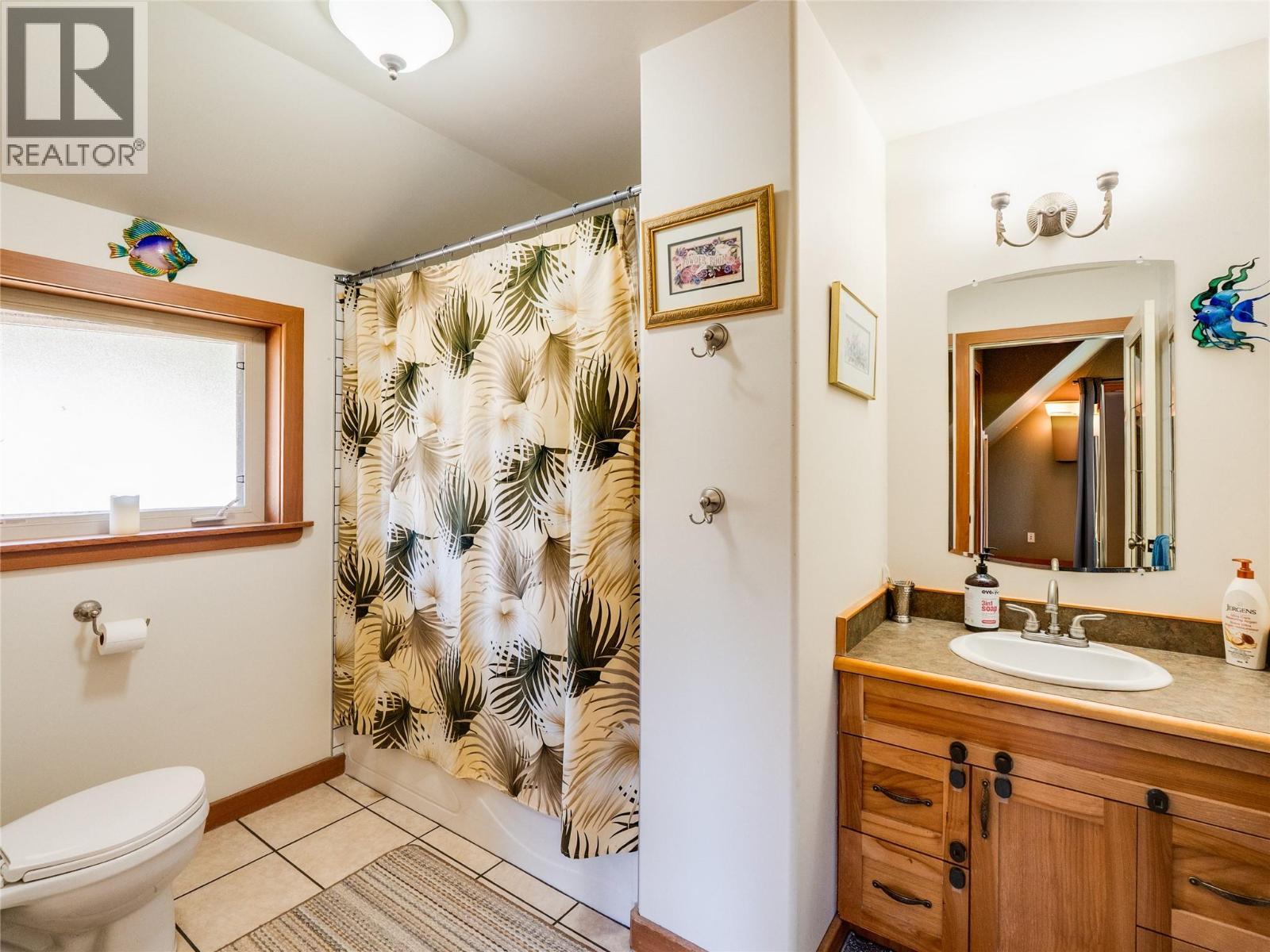 955 Cedar Brae Road, Glade, BC - Indoor Photo Showing Bathroom