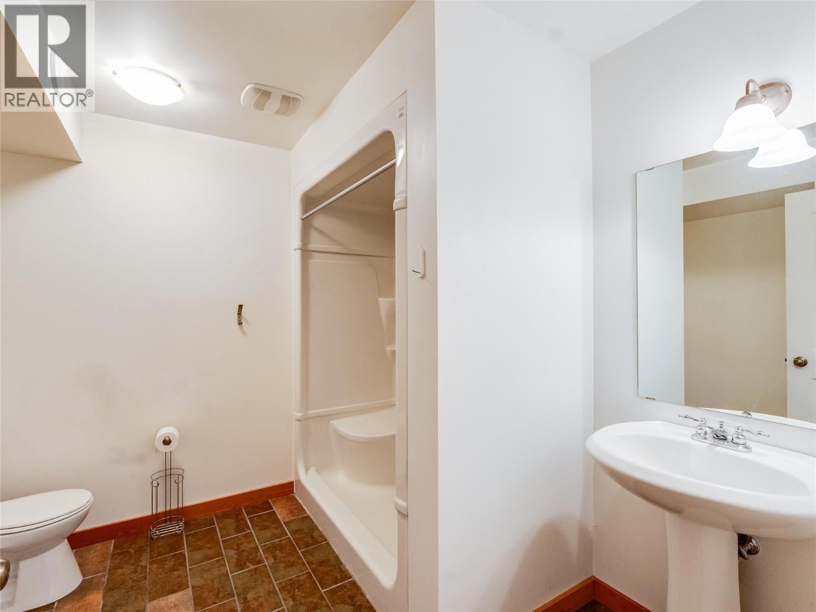 955 Cedar Brae Road, Glade, BC - Indoor Photo Showing Bathroom