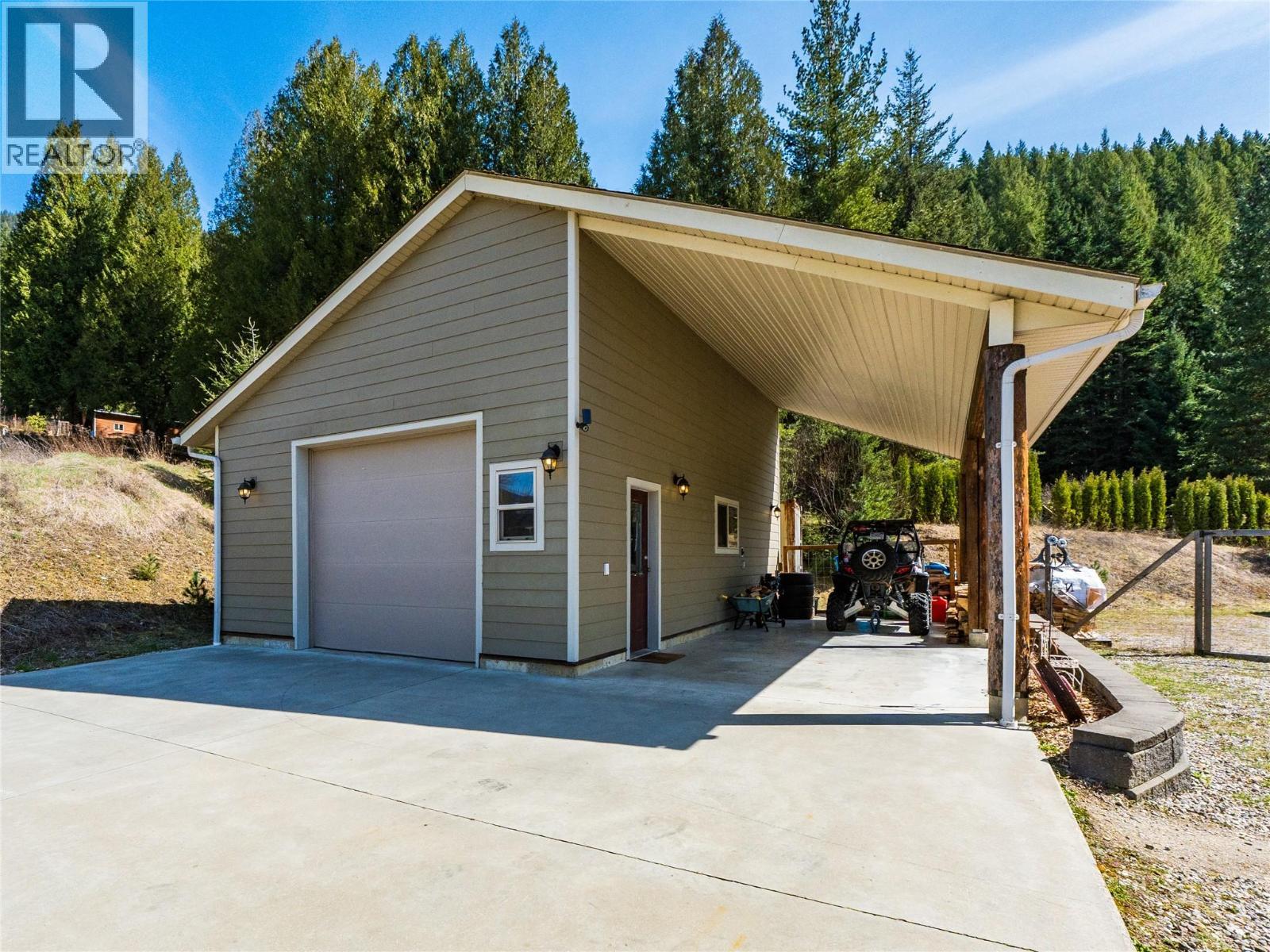 955 Cedar Brae Road, Glade, BC - Outdoor With Exterior