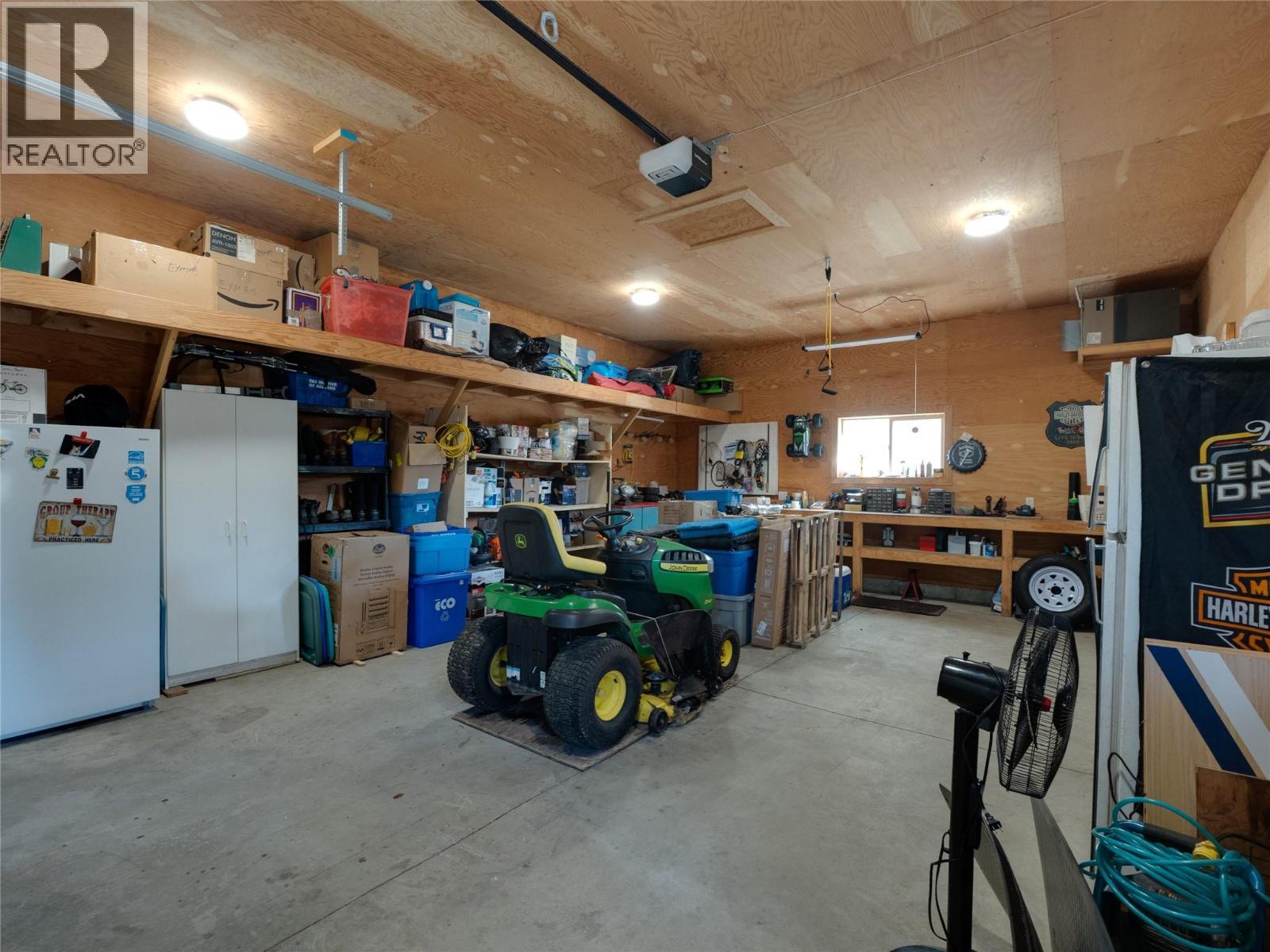 955 Cedar Brae Road, Glade, BC - Indoor Photo Showing Garage