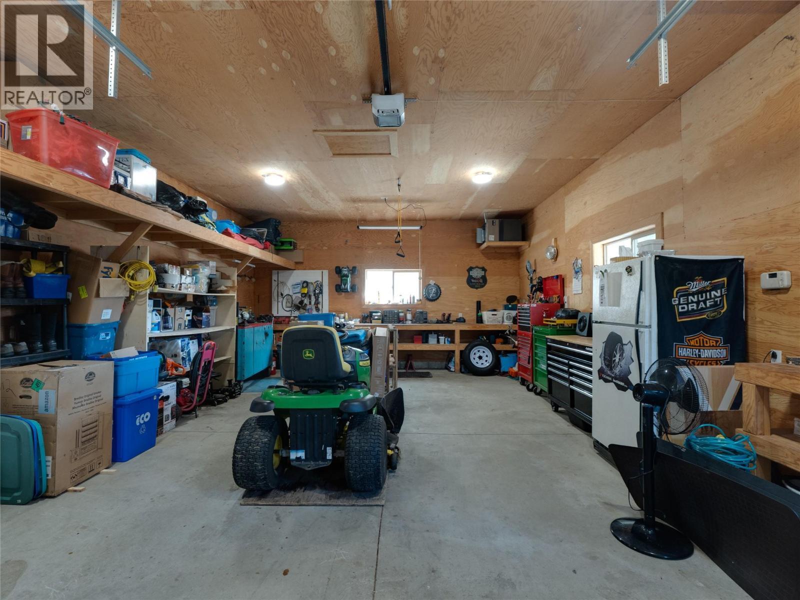 955 Cedar Brae Road, Glade, BC - Indoor Photo Showing Garage