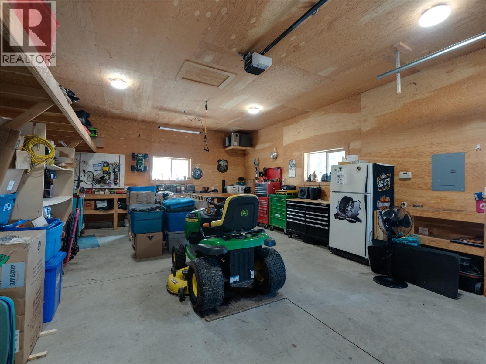 955 Cedar Brae Road, Glade, BC - Indoor Photo Showing Garage