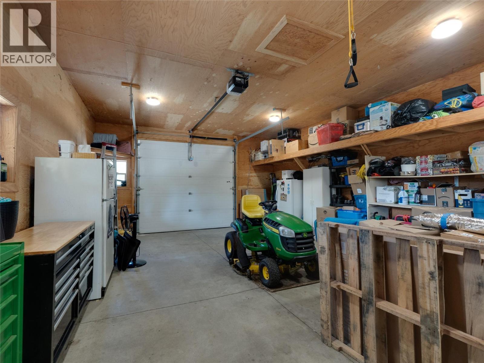 955 Cedar Brae Road, Glade, BC - Indoor Photo Showing Garage
