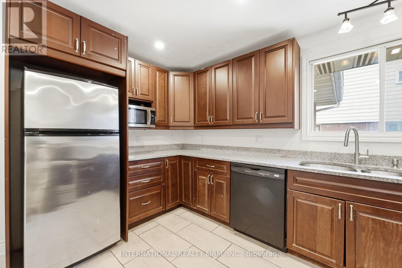 Kitchen - 1213 Erindale Drive, Ottawa, ON