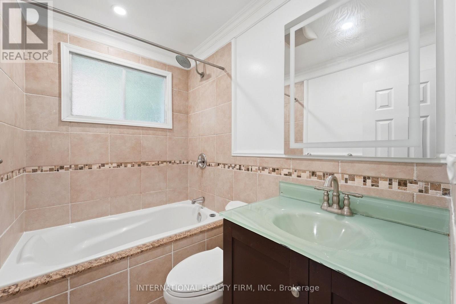 Main floor Bath - 1213 Erindale Drive, Ottawa, ON