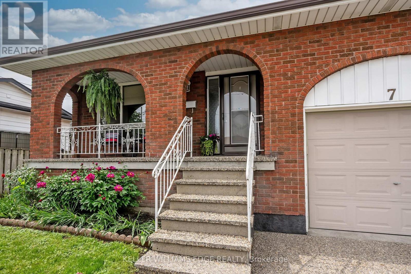 7 Oakland Drive, Hamilton, ON