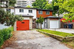 3 - 82 HALSEY AVENUE Toronto, ON M4B 1A9