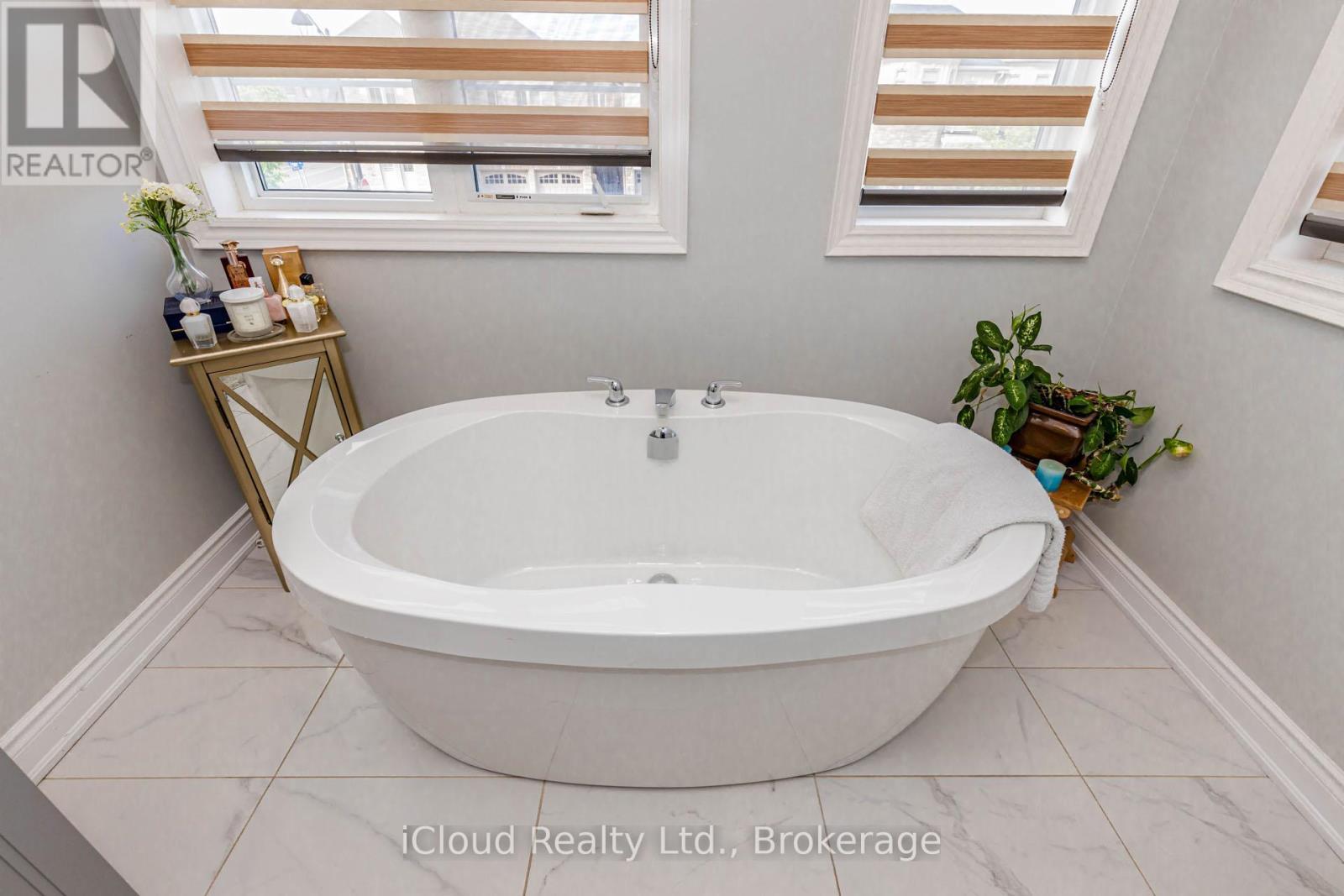 264 Etheridge Avenue, Milton, ON